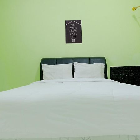 Oyo Life 2508 Alba Suites Homestay Syariah Tulungagung Esterno foto
