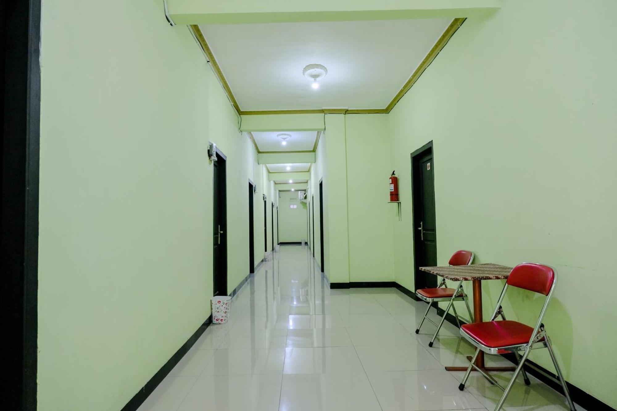 Oyo Life 2508 Alba Suites Homestay Syariah Tulungagung Esterno foto