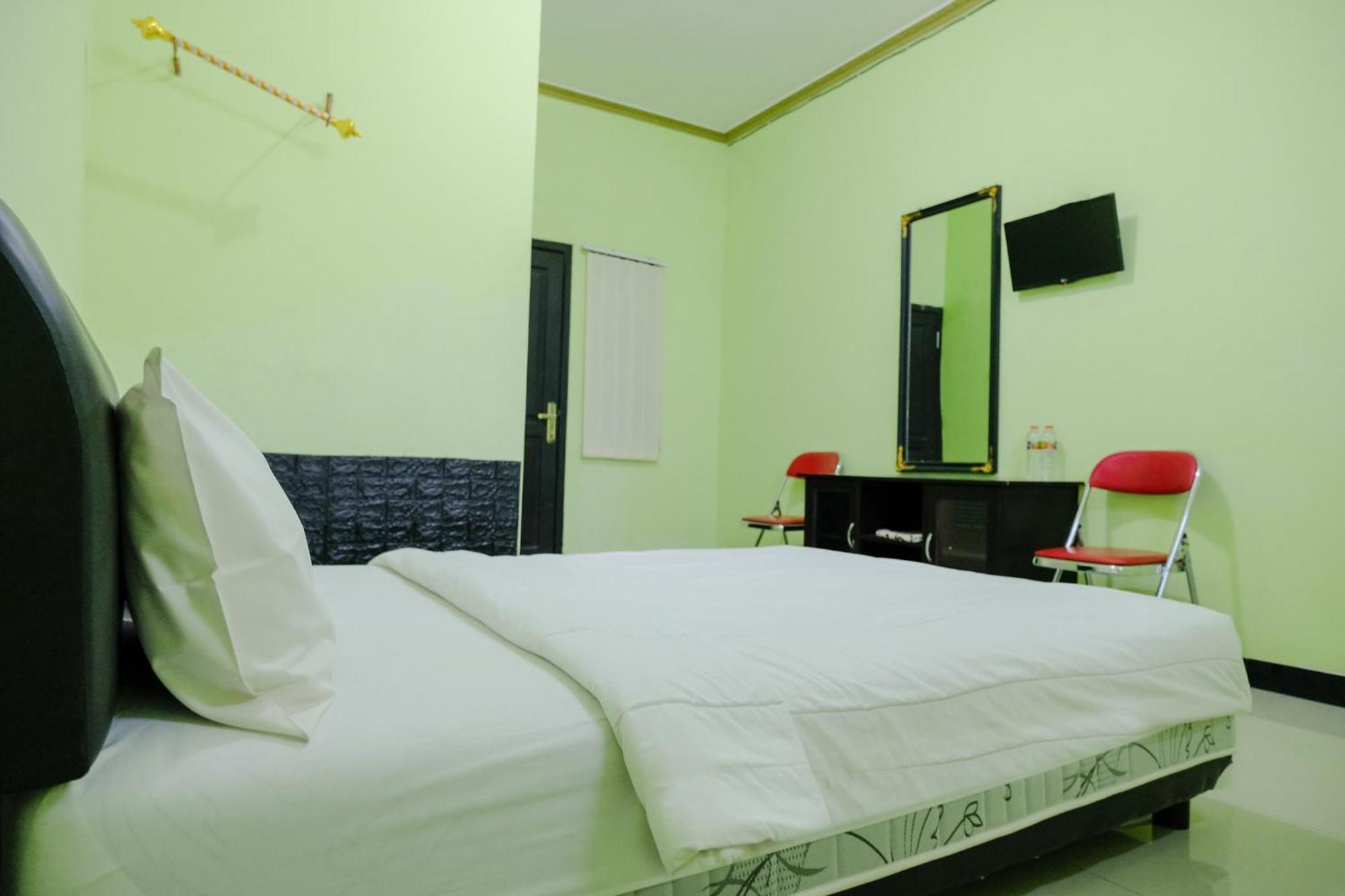 Oyo Life 2508 Alba Suites Homestay Syariah Tulungagung Esterno foto