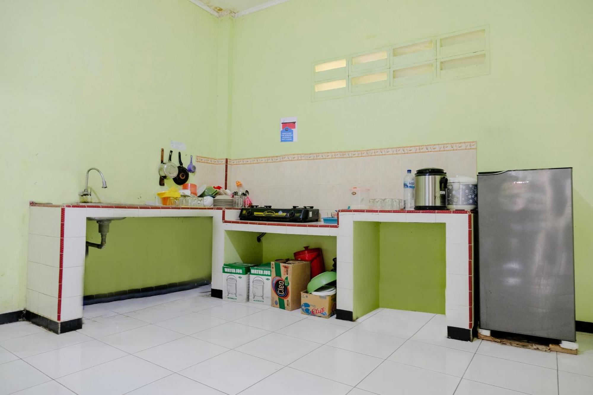 Oyo Life 2508 Alba Suites Homestay Syariah Tulungagung Esterno foto