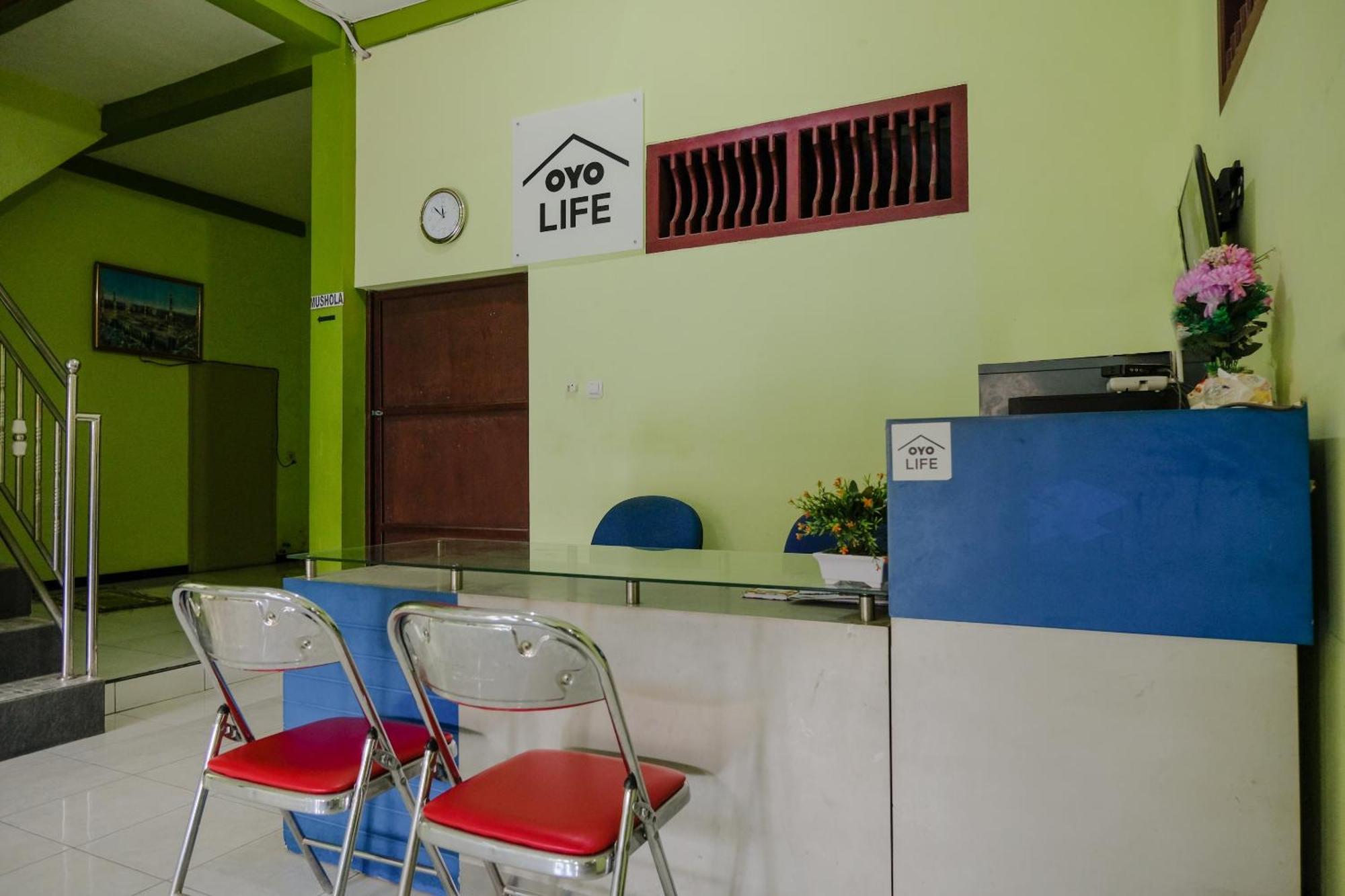 Oyo Life 2508 Alba Suites Homestay Syariah Tulungagung Esterno foto