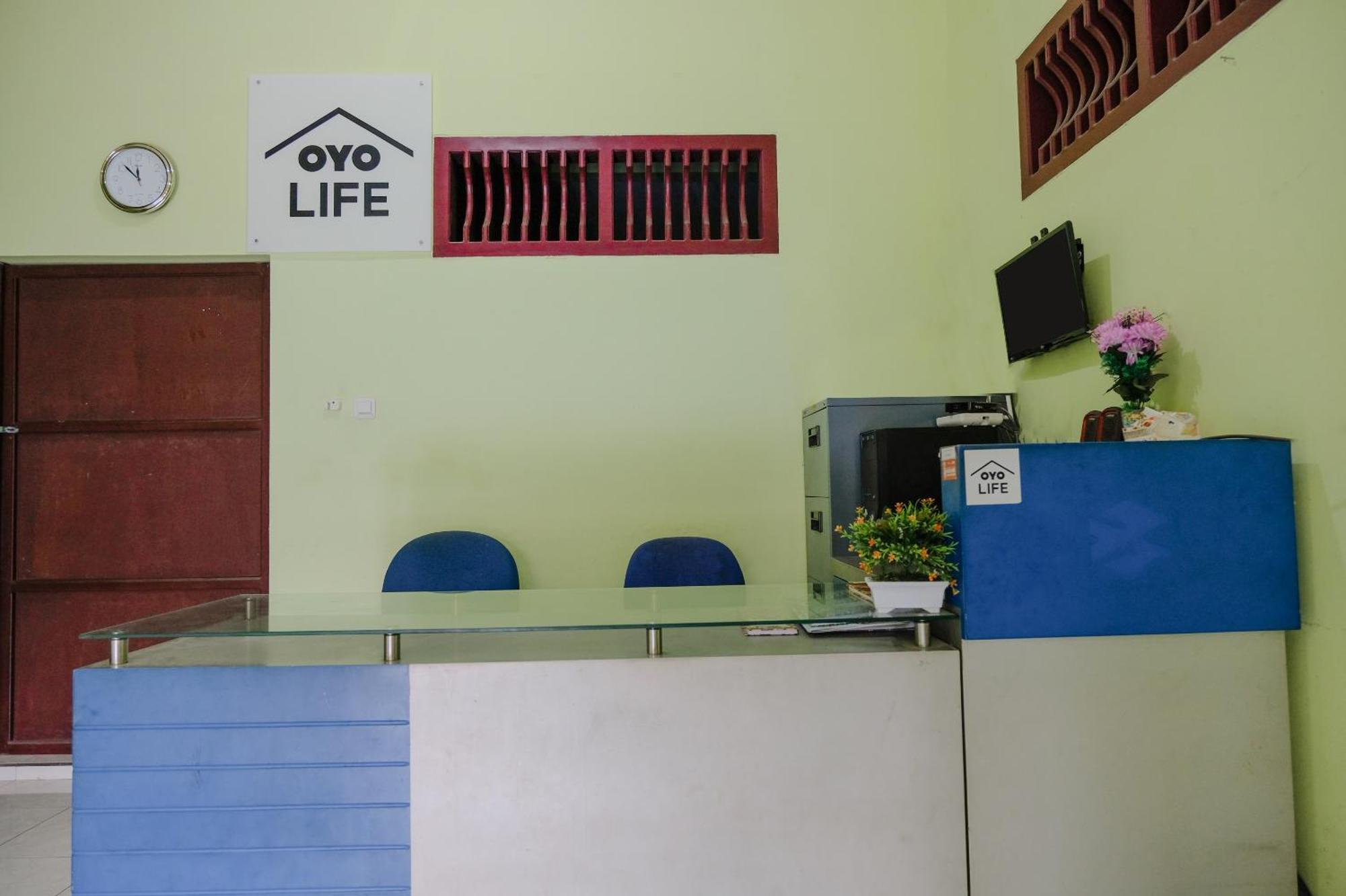 Oyo Life 2508 Alba Suites Homestay Syariah Tulungagung Esterno foto