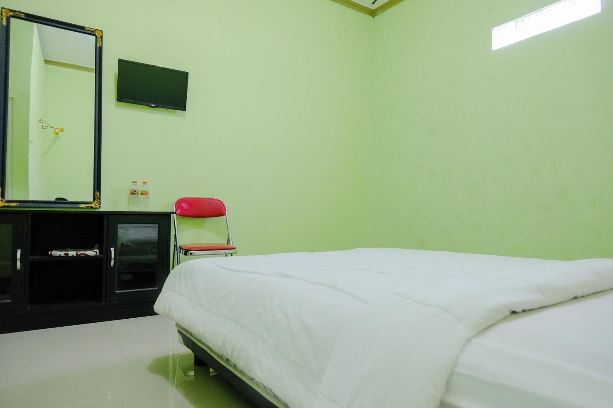 Oyo Life 2508 Alba Suites Homestay Syariah Tulungagung Esterno foto